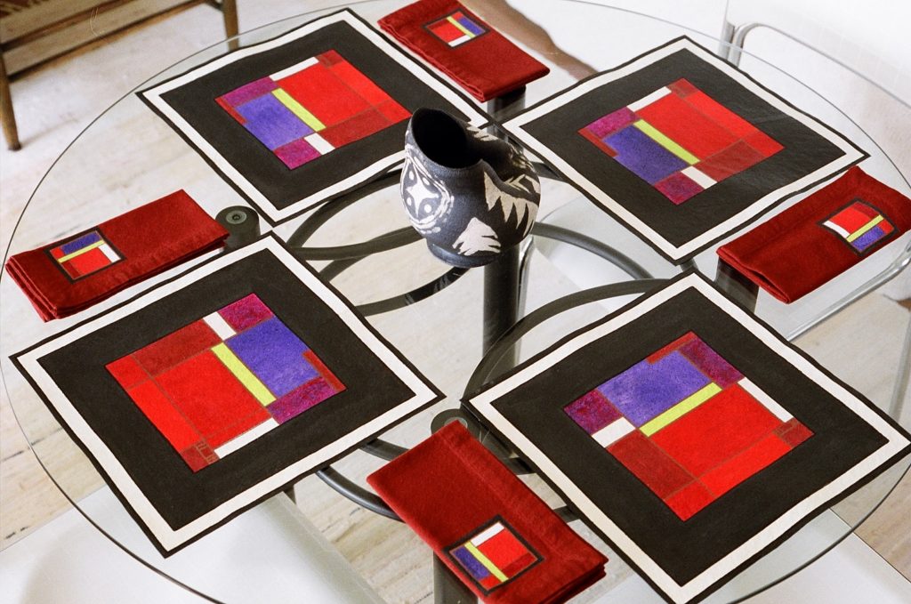set of 4 place mats with napkins